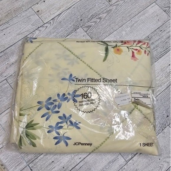Vintage NOW JCPenney Twin Sheet Set Nature's Garden (Flat/Fitted) Ivory Floral - Picture 3 of 5